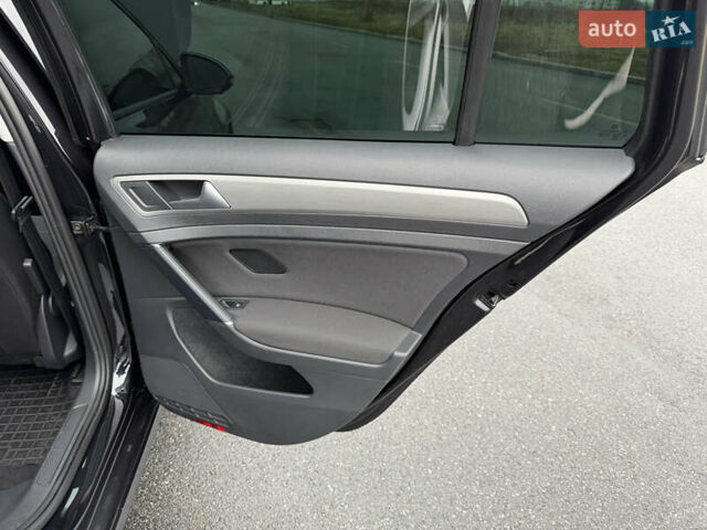 Черный Фольксваген Гольф, объемом двигателя 2 л и пробегом 159 тыс. км за 12999 $, фото 45 на Automoto.ua