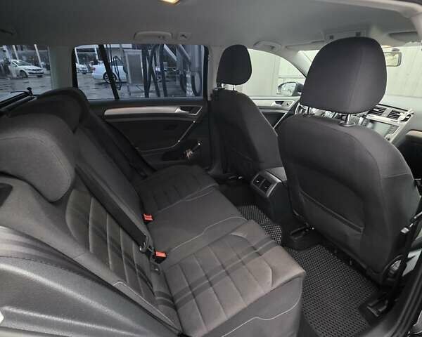 Черный Фольксваген Гольф, объемом двигателя 2 л и пробегом 210 тыс. км за 12300 $, фото 2 на Automoto.ua