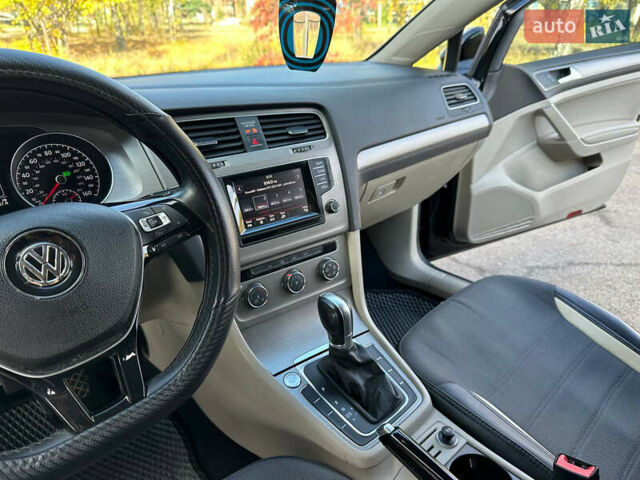 Черный Фольксваген Гольф, объемом двигателя 1.97 л и пробегом 96 тыс. км за 12699 $, фото 8 на Automoto.ua