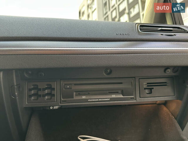 Черный Фольксваген Гольф, объемом двигателя 1.6 л и пробегом 223 тыс. км за 11900 $, фото 33 на Automoto.ua