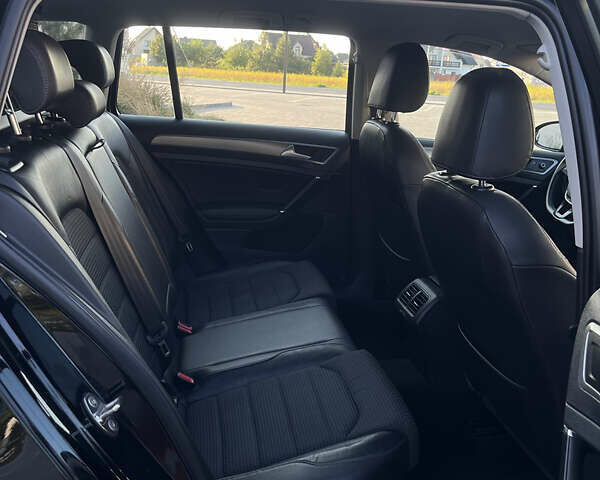 Черный Фольксваген Гольф, объемом двигателя 1.6 л и пробегом 284 тыс. км за 11700 $, фото 8 на Automoto.ua