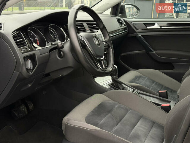 Черный Фольксваген Гольф, объемом двигателя 2 л и пробегом 242 тыс. км за 13290 $, фото 47 на Automoto.ua