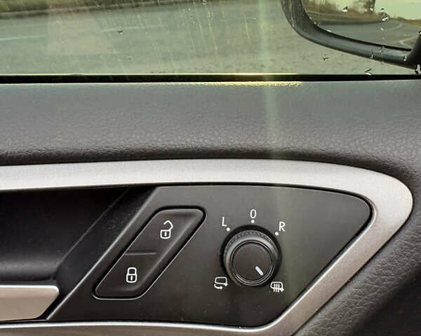 Черный Фольксваген Гольф, объемом двигателя 1.6 л и пробегом 238 тыс. км за 10800 $, фото 11 на Automoto.ua