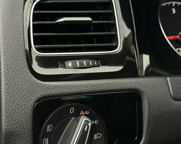 Черный Фольксваген Гольф, объемом двигателя 2 л и пробегом 242 тыс. км за 13290 $, фото 23 на Automoto.ua