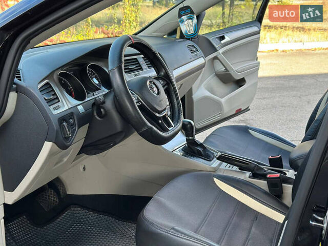 Черный Фольксваген Гольф, объемом двигателя 1.97 л и пробегом 96 тыс. км за 12699 $, фото 6 на Automoto.ua