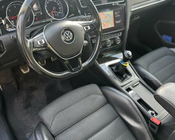 Черный Фольксваген Гольф, объемом двигателя 1.97 л и пробегом 330 тыс. км за 12500 $, фото 7 на Automoto.ua