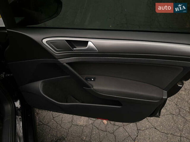 Черный Фольксваген Гольф, объемом двигателя 1.6 л и пробегом 285 тыс. км за 10350 $, фото 28 на Automoto.ua