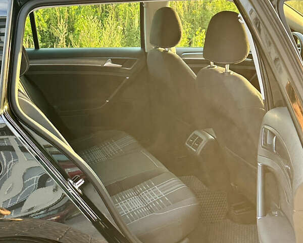 Черный Фольксваген Гольф, объемом двигателя 1.6 л и пробегом 223 тыс. км за 11900 $, фото 22 на Automoto.ua