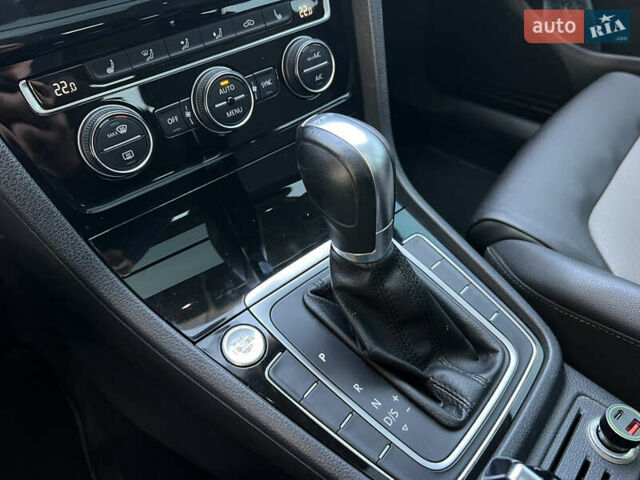 Черный Фольксваген Гольф, объемом двигателя 2 л и пробегом 213 тыс. км за 16999 $, фото 22 на Automoto.ua