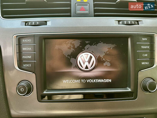 Черный Фольксваген Гольф, объемом двигателя 1.6 л и пробегом 223 тыс. км за 11900 $, фото 37 на Automoto.ua