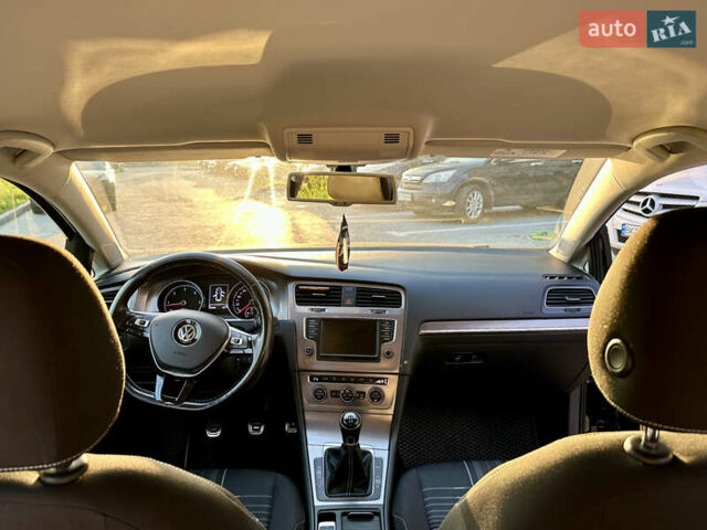 Черный Фольксваген Гольф, объемом двигателя 1.6 л и пробегом 223 тыс. км за 11900 $, фото 24 на Automoto.ua