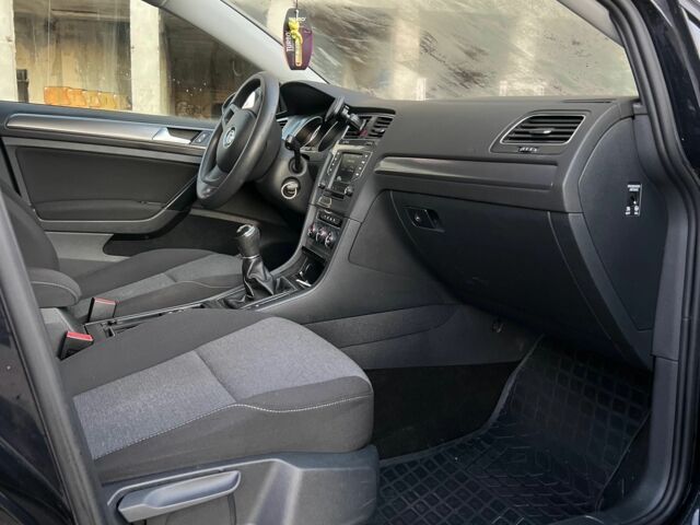 Черный Фольксваген Гольф, объемом двигателя 1.6 л и пробегом 209 тыс. км за 9600 $, фото 3 на Automoto.ua