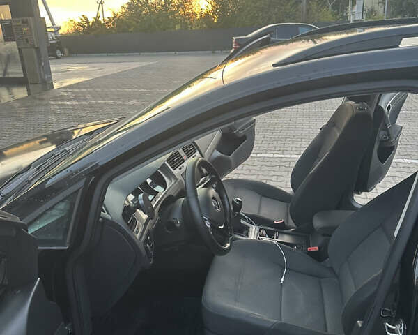 Черный Фольксваген Гольф, объемом двигателя 1.4 л и пробегом 338 тыс. км за 8300 $, фото 5 на Automoto.ua