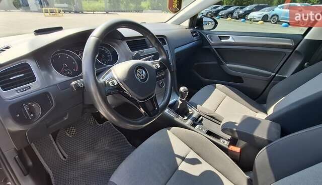 Черный Фольксваген Гольф, объемом двигателя 1.6 л и пробегом 275 тыс. км за 9700 $, фото 5 на Automoto.ua