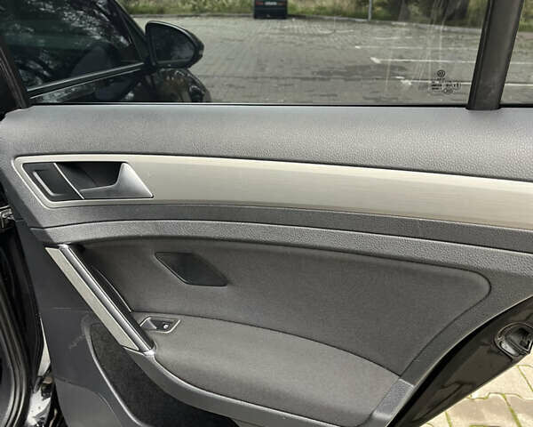 Черный Фольксваген Гольф, объемом двигателя 1.8 л и пробегом 195 тыс. км за 8999 $, фото 29 на Automoto.ua