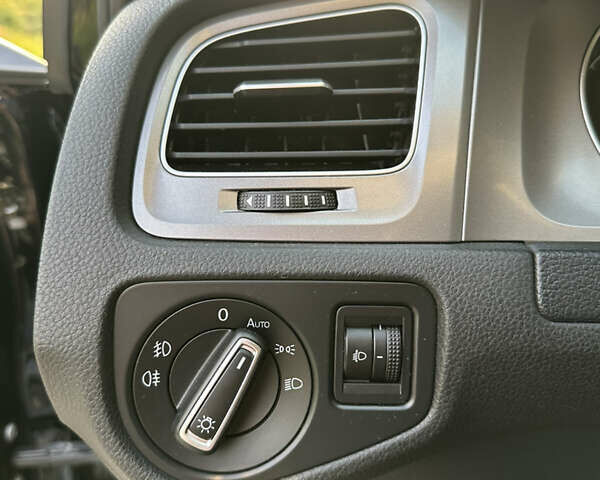 Черный Фольксваген Гольф, объемом двигателя 1.6 л и пробегом 223 тыс. км за 11900 $, фото 31 на Automoto.ua