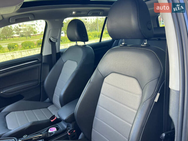 Черный Фольксваген Гольф, объемом двигателя 2 л и пробегом 213 тыс. км за 16999 $, фото 21 на Automoto.ua