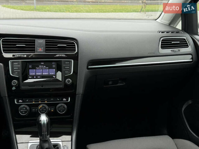 Черный Фольксваген Гольф, объемом двигателя 2 л и пробегом 242 тыс. км за 13290 $, фото 31 на Automoto.ua