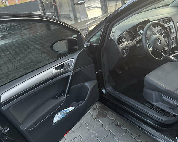 Черный Фольксваген Гольф, объемом двигателя 1.4 л и пробегом 338 тыс. км за 8300 $, фото 4 на Automoto.ua