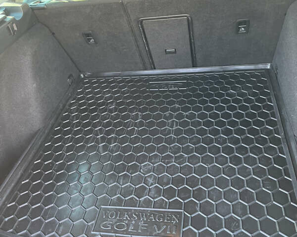 Фольксваген Гольф 2015 у Вінниці на Automoto.ua Чорний Фольксваген Гольф, об'ємом двигуна 1 л та пробігом 146 тис. км за 12500 $, фото 7 на Automoto.ua