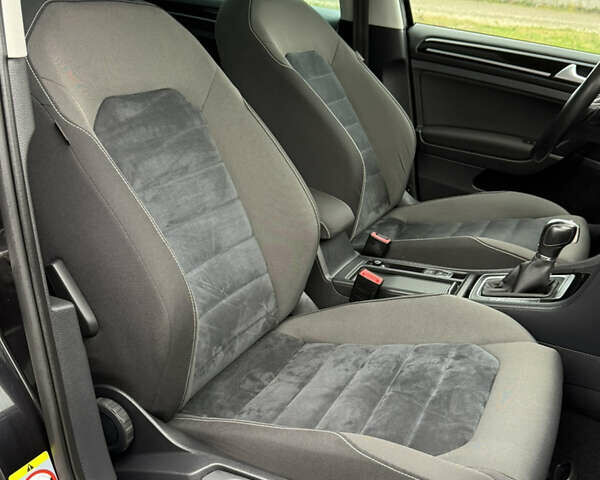 Черный Фольксваген Гольф, объемом двигателя 2 л и пробегом 242 тыс. км за 13290 $, фото 45 на Automoto.ua