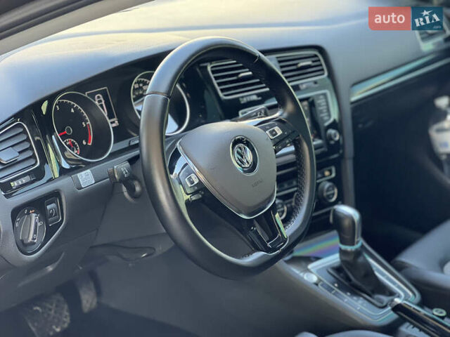 Черный Фольксваген Гольф, объемом двигателя 2 л и пробегом 213 тыс. км за 16999 $, фото 17 на Automoto.ua