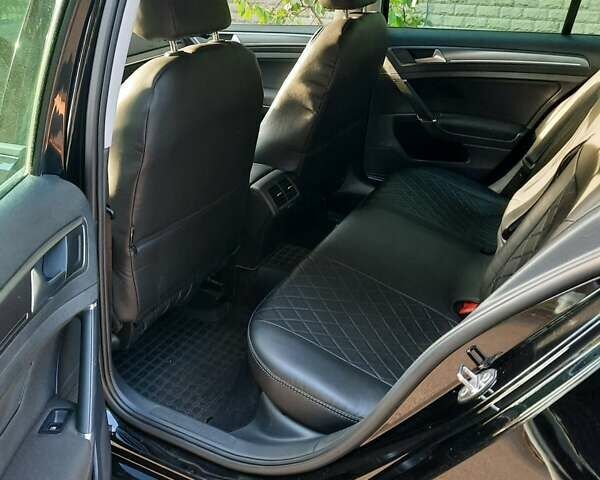 Черный Фольксваген Гольф, объемом двигателя 1.6 л и пробегом 253 тыс. км за 11950 $, фото 5 на Automoto.ua