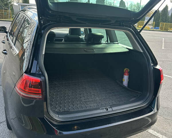 Черный Фольксваген Гольф, объемом двигателя 1.97 л и пробегом 330 тыс. км за 12500 $, фото 4 на Automoto.ua