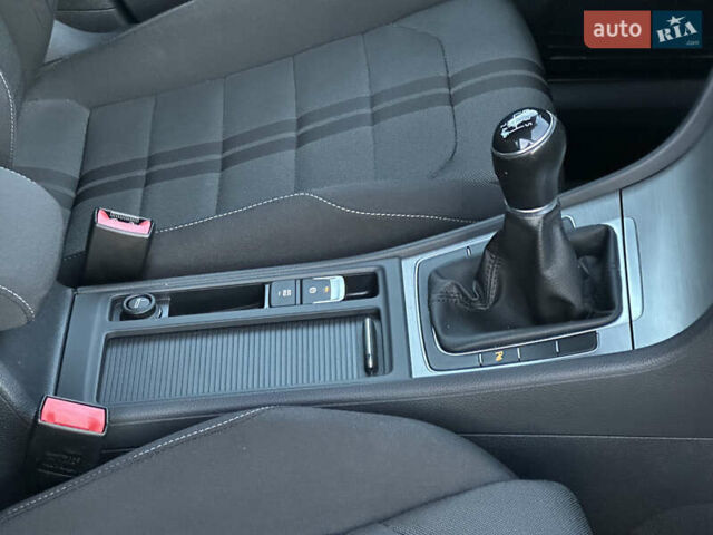 Черный Фольксваген Гольф, объемом двигателя 2 л и пробегом 248 тыс. км за 11999 $, фото 88 на Automoto.ua