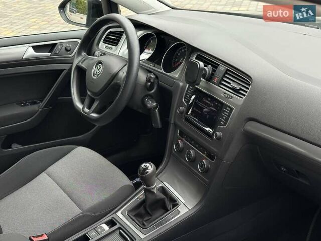 Чорний Фольксваген Гольф, об'ємом двигуна 1.6 л та пробігом 268 тис. км за 10999 $, фото 33 на Automoto.ua