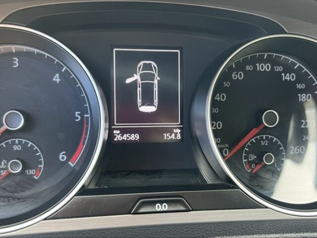 Черный Фольксваген Гольф, объемом двигателя 1.6 л и пробегом 265 тыс. км за 10500 $, фото 9 на Automoto.ua