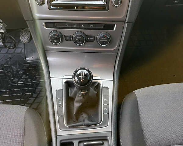 Черный Фольксваген Гольф, объемом двигателя 1.6 л и пробегом 238 тыс. км за 10800 $, фото 9 на Automoto.ua