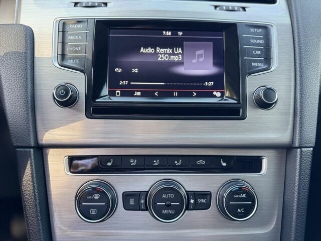 Черный Фольксваген Гольф, объемом двигателя 1.6 л и пробегом 220 тыс. км за 8800 $, фото 17 на Automoto.ua