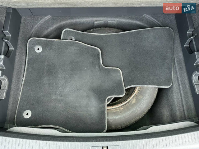 Черный Фольксваген Гольф, объемом двигателя 1.6 л и пробегом 223 тыс. км за 11900 $, фото 72 на Automoto.ua