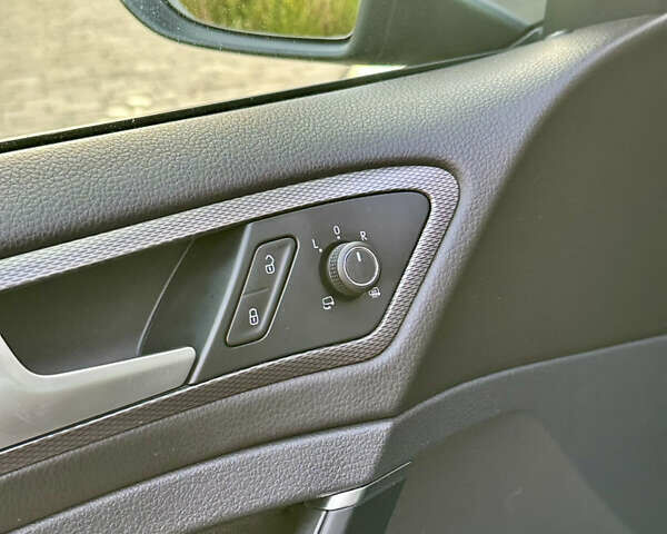 Черный Фольксваген Гольф, объемом двигателя 1.6 л и пробегом 223 тыс. км за 11900 $, фото 26 на Automoto.ua