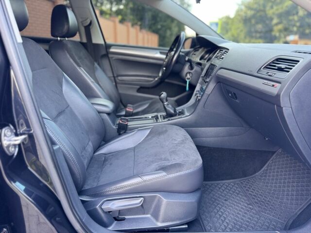 Черный Фольксваген Гольф, объемом двигателя 1.6 л и пробегом 220 тыс. км за 8800 $, фото 14 на Automoto.ua