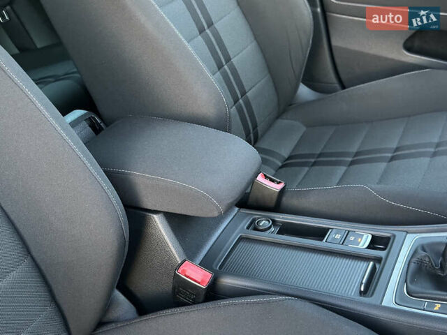 Черный Фольксваген Гольф, объемом двигателя 2 л и пробегом 248 тыс. км за 11999 $, фото 85 на Automoto.ua