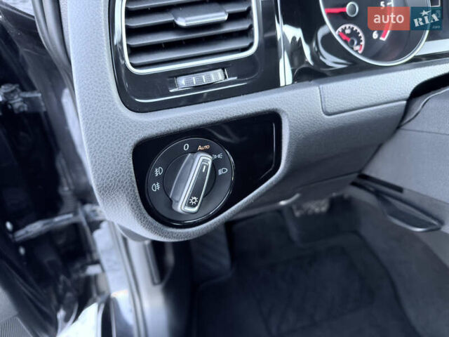 Черный Фольксваген Гольф, объемом двигателя 1.6 л и пробегом 241 тыс. км за 12500 $, фото 15 на Automoto.ua