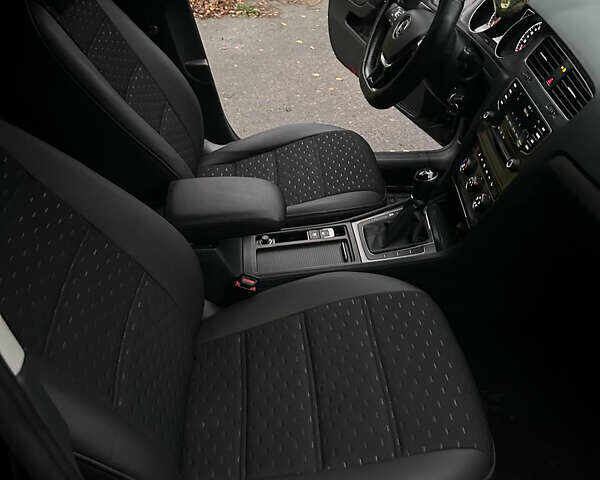 Черный Фольксваген Гольф, объемом двигателя 1.6 л и пробегом 285 тыс. км за 10350 $, фото 30 на Automoto.ua