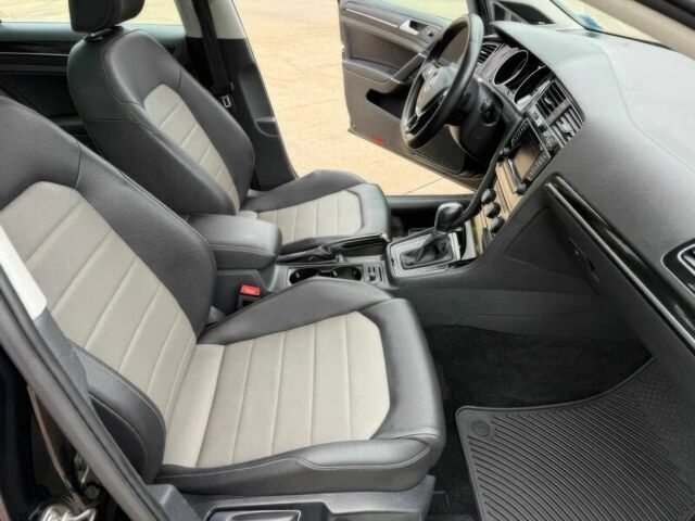 Черный Фольксваген Гольф, объемом двигателя 2 л и пробегом 75 тыс. км за 2400 $, фото 9 на Automoto.ua