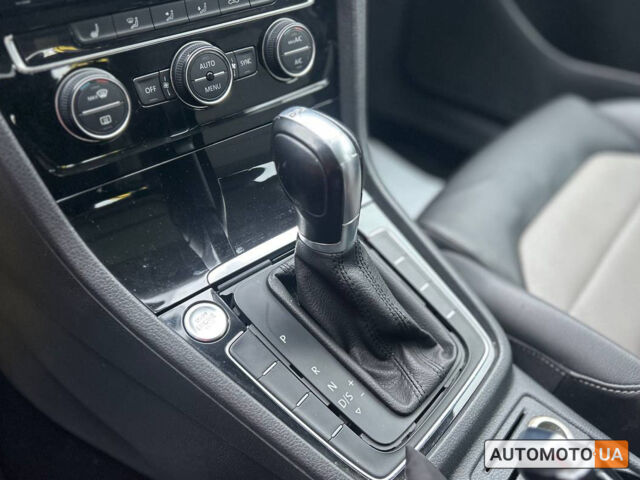 Черный Фольксваген Гольф, объемом двигателя 2 л и пробегом 212 тыс. км за 12200 $, фото 13 на Automoto.ua