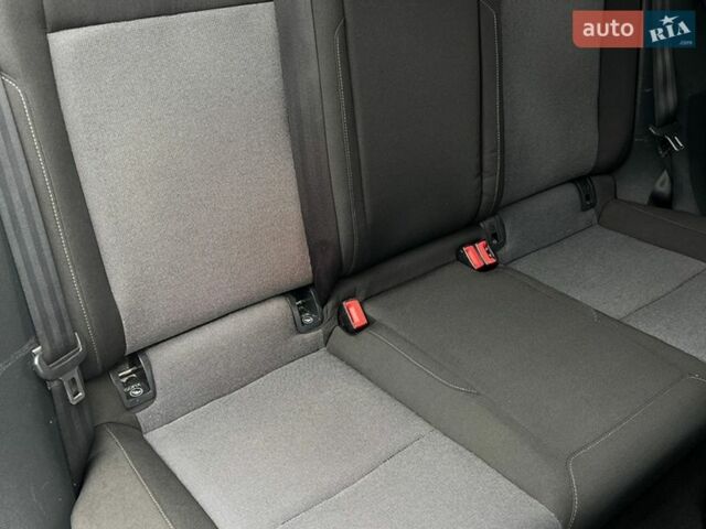 Черный Фольксваген Гольф, объемом двигателя 1.6 л и пробегом 240 тыс. км за 11000 $, фото 70 на Automoto.ua