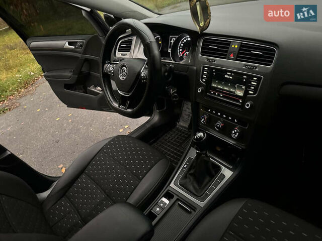 Черный Фольксваген Гольф, объемом двигателя 1.6 л и пробегом 285 тыс. км за 10350 $, фото 31 на Automoto.ua