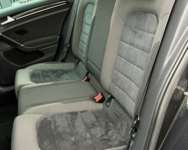 Черный Фольксваген Гольф, объемом двигателя 2 л и пробегом 242 тыс. км за 13290 $, фото 35 на Automoto.ua