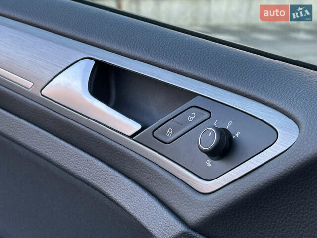 Черный Фольксваген Гольф, объемом двигателя 2 л и пробегом 248 тыс. км за 11999 $, фото 47 на Automoto.ua