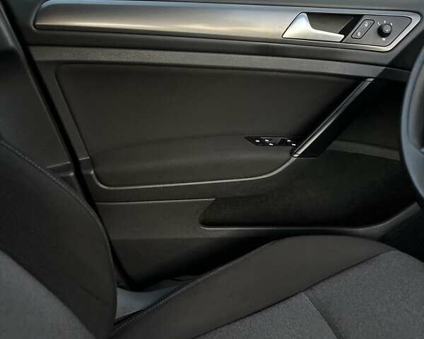 Черный Фольксваген Гольф, объемом двигателя 1.6 л и пробегом 209 тыс. км за 9600 $, фото 17 на Automoto.ua