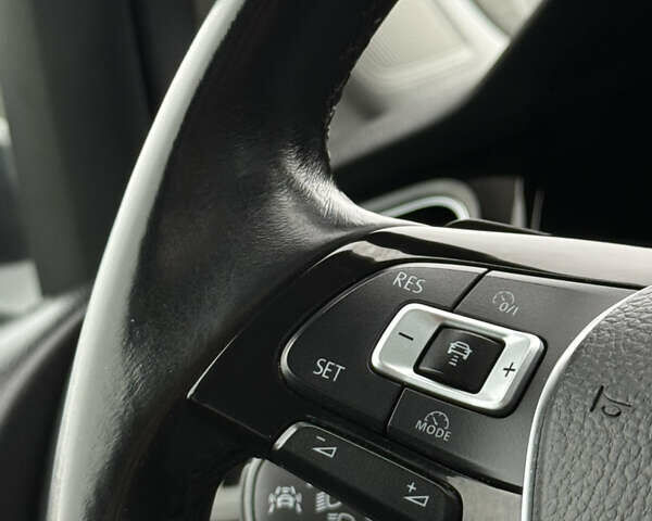 Черный Фольксваген Гольф, объемом двигателя 2 л и пробегом 242 тыс. км за 13290 $, фото 58 на Automoto.ua