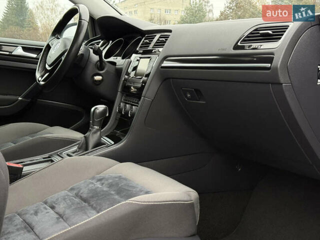 Черный Фольксваген Гольф, объемом двигателя 2 л и пробегом 242 тыс. км за 13290 $, фото 43 на Automoto.ua