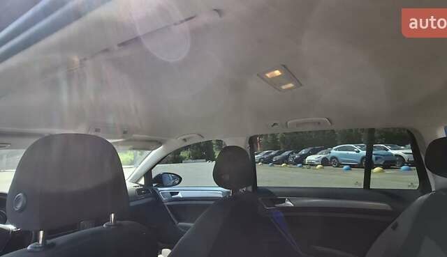 Черный Фольксваген Гольф, объемом двигателя 1.6 л и пробегом 275 тыс. км за 9700 $, фото 7 на Automoto.ua