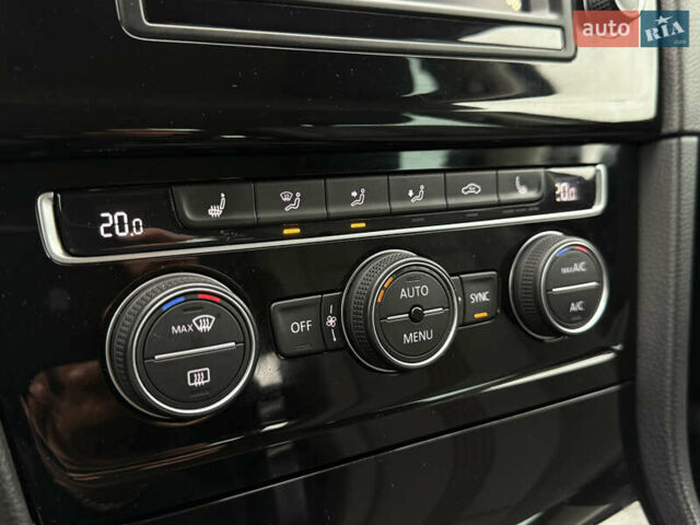 Черный Фольксваген Гольф, объемом двигателя 2 л и пробегом 236 тыс. км за 12450 $, фото 55 на Automoto.ua